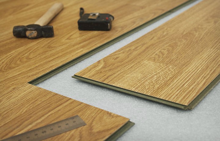 installation de planchers de verrouillage de clic
